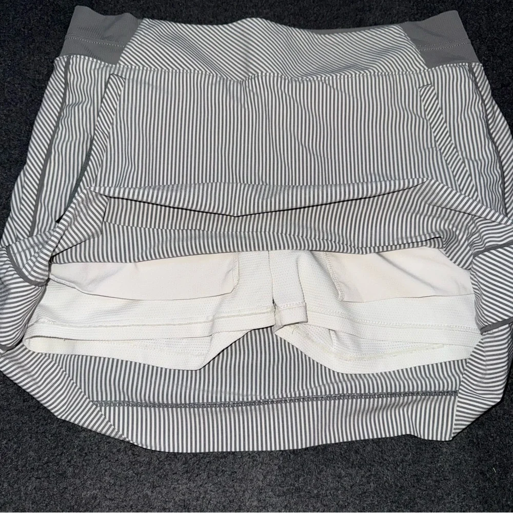 Athleta Brooklyn Textured 16” Skort Skirt City Stripe White Gray Size 6 988134